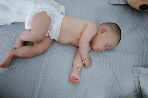 临海几个月宝宝会抬头